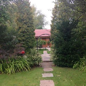 Manor Garden Lodge Віррал Exterior photo