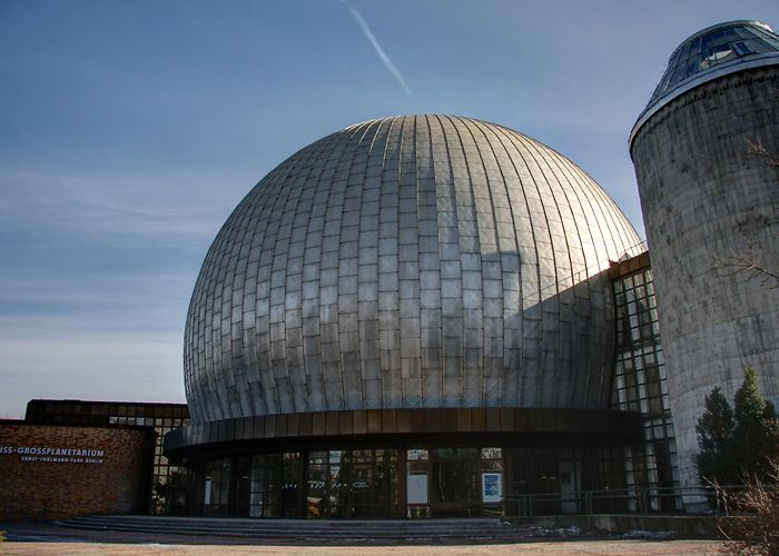 Zeiss-Großplanetarium Zeiss Grossplanetarium & Ernst-Thälmann-Park - Berlin Love photo