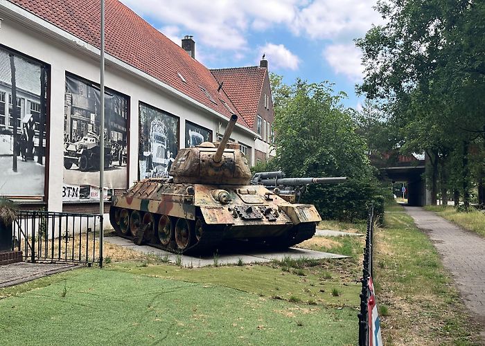Arnhems Oorlogsmuseum 40-45 T34/85 in Arnhem war museum Netherlands, in german paint : r/TankPorn photo