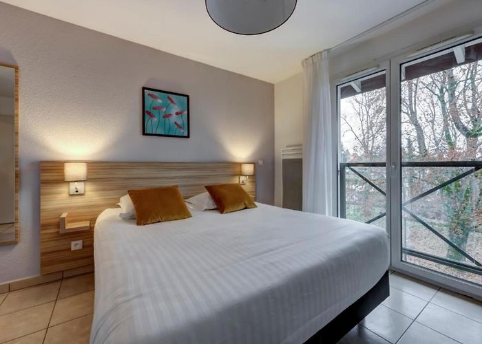 Divonne-les-bains thermal center Zenitude Hôtel-Résidences L'Orée du Parc, Divonne-les-Bains : -32 ... photo