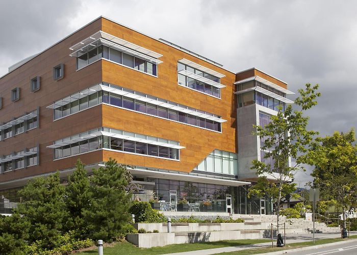 Lions Gate Hospital Hope Center - Lions Gate Hospital | Architonic photo