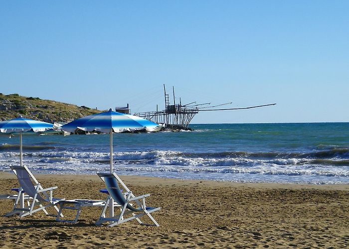 Spiaggia di Molinella Vieste Acqua cristallina, sabbia dorata e un antico trabucco, benvenuti ... photo