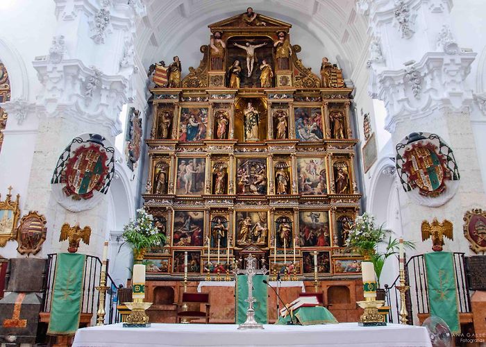 Parroquia Nuestra Señora de la Asuncion El retablo mayor de la Santa María de la Asunción en Priego de ... photo