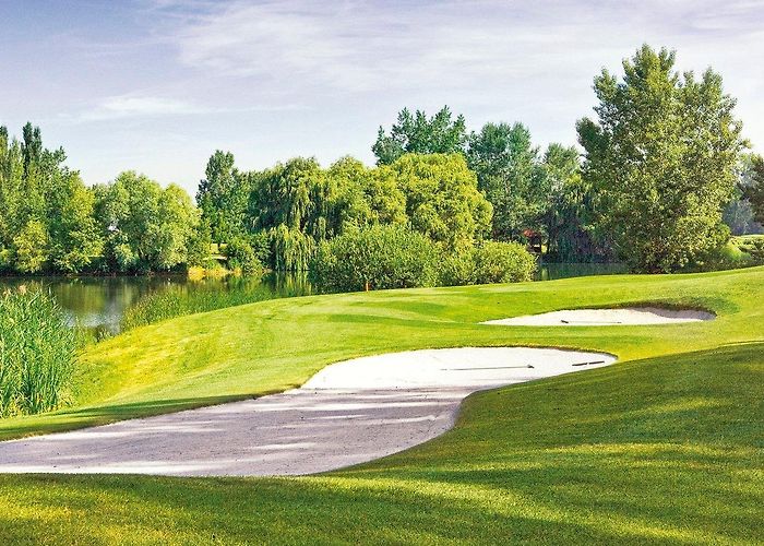 GC Schloss Ebreichsdorf Erlebe, spüre und begreife die Region Wienerwald — HOTEL LANDHAUS ... photo