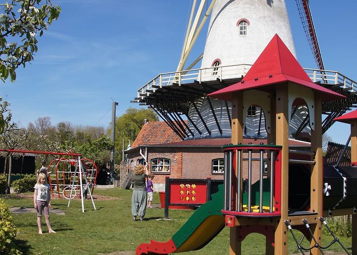 Pannekoekenmolen de Graanhalm Pannekoekenmolen de Graanhalm, Burgh-Haamstede - Allyourz photo