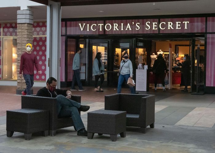 Vitoria Mall Victoria's Secret to test off-mall 'store of the future' this fall photo
