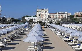 Grand Hotel Чезенатіко Exterior photo