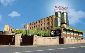 Готель Ramada By Wyndham Мултан Exterior photo