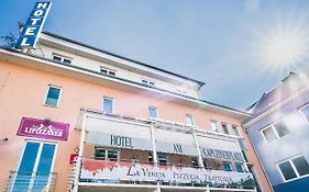 Hotel Am Kapuzinerplatz Кніттельфельд Exterior photo