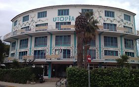 Utopia Beach House Сіджас Exterior photo