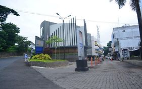 Yunna Hotel Lampung Бандар-Лампунг Exterior photo