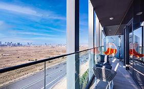 Вілла Luxury 1Br With Stunning Skyline Views Of Дубай Exterior photo