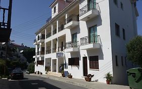 Pissouriana Hotel Apartments Exterior photo