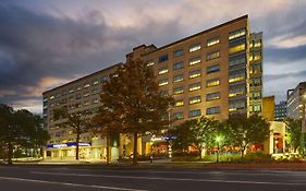 Готель Doubletree By Hilton St. Louis Forest Park Exterior photo