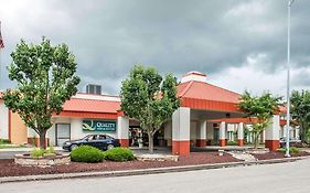 Quality Inn & Suites Kansas City I-435N Near Sports Complex Exterior photo