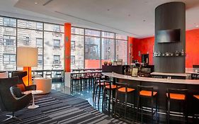 Готель Courtyard By Marriott New York Manhattan/Central Park Exterior photo