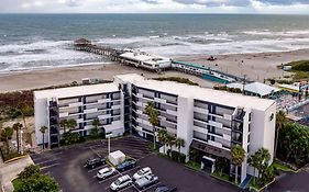 Готель La Quinta By Wyndham Cocoa Beach Oceanfront Exterior photo