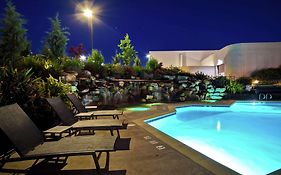 Готель Doubletree By Hilton Pleasanton At The Club Exterior photo