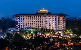 Chatrium Hotel Royal Lake Янгон Exterior photo