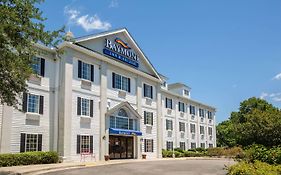 Готель Baymont By Wyndham Lafayette Airport Exterior photo