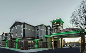 Готель La Quinta By Wyndham Kansas City Airport Exterior photo