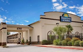 Days Inn & Suites By Wyndham Опелоусас Exterior photo