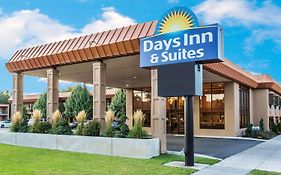 Days Inn & Suites By Wyndham Лоґан Exterior photo