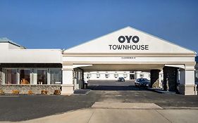 Готель Oyo Townhouse Dodge City Ks Exterior photo