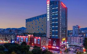 Готель Shenzhen Ramada Plaza, North Railway Station Exterior photo