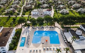 Dolmen Sport Resort Мінервіно-ді-Лечче Exterior photo