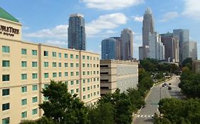 Готель Doubletree By Hilton Charlotte Uptown Exterior photo