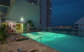 Готель Hampton By Hilton Cartagena Exterior photo