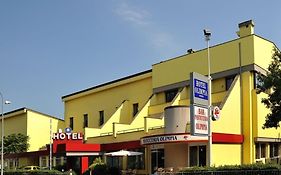 Hotel Olimpia Імола Exterior photo