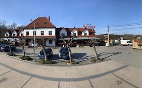 Hotel August Бжеско Exterior photo