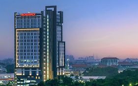 Готель Movenpick Surabaya City Exterior photo