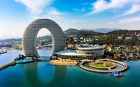 Sheraton Huzhou Taihu Lake Hot Spring Resort & Spa Exterior photo