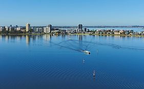Готель Doubletree By Hilton Perth Waterfront Exterior photo