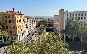 Hotel De La Croix-Rousse Ліон Exterior photo