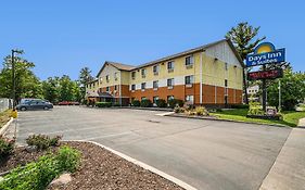 Days Inn & Suites By Wyndham Траверс-Сіті Exterior photo