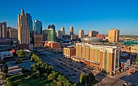 Готель Courtyard By Marriott Kansas City Downtown/Convention Center Exterior photo