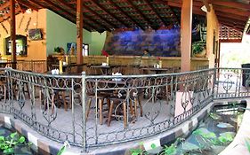Blue River Resort & Hot Springs Ліберія Restaurant photo
