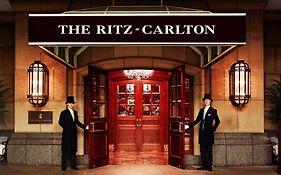 Готель The Ritz-Carlton Осака Exterior photo