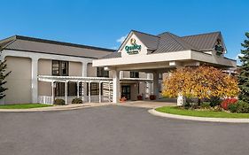 Quality Inn & Suites Саґіно Exterior photo