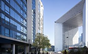 Renaissance Paris La Defense Hotel Пюто Exterior photo