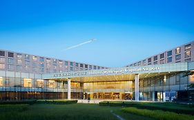 Готель Hilton Beijing Capital Airport Shunyi Exterior photo