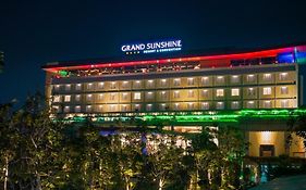 Grand Sunshine Resort & Convention Бандунг Exterior photo