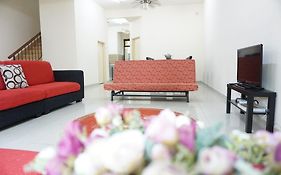 Warisan Indah Homestay Klia 1 Сепанг Exterior photo