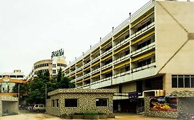 Femina Hotel Tiruchirappalli Exterior photo