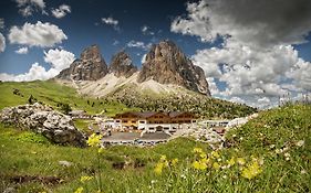 Passo Sella Dolomiti Mountain Resort Сельва-ді-Валь-Гардена Exterior photo