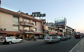 Hotel Waves, Delhi Airport Нью-Делі Exterior photo
